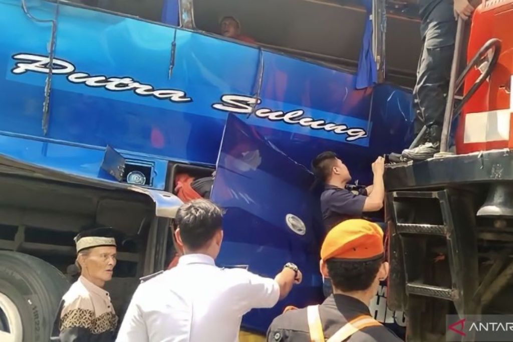 Korban meninggal dalam kejadian KA tabrak bus warga Belitang OKU&nbsp;Timur