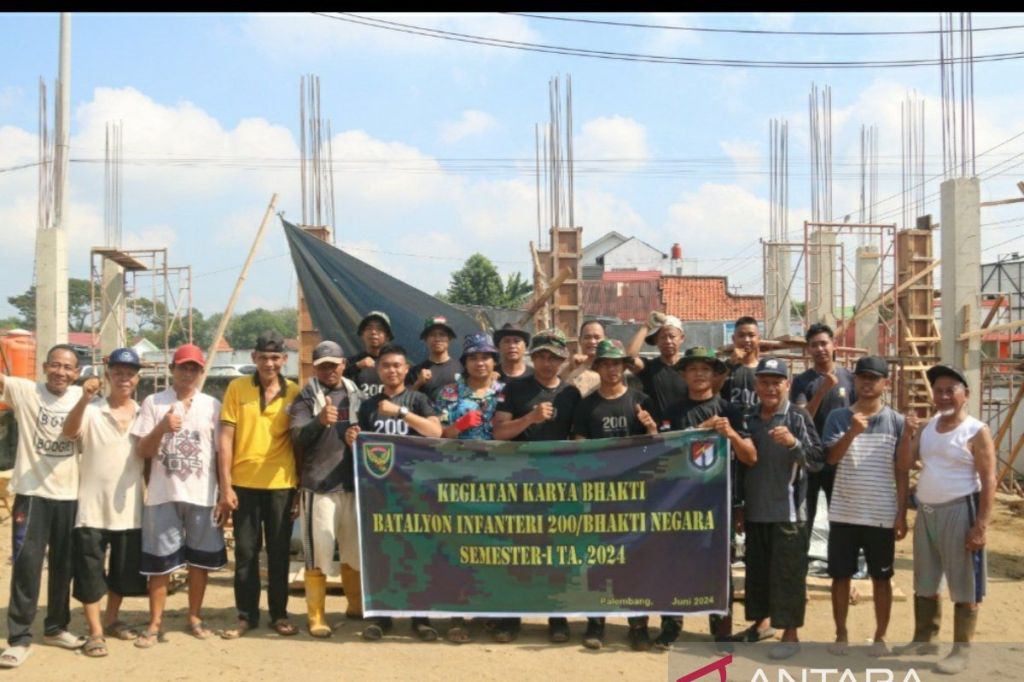 Prajurit Yonif 200/BN bantu pembangunan mesjid di Pulokerto&nbsp;Palembang