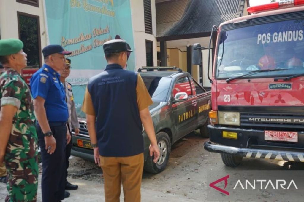 Camat Gandus Palembang buat tedmon keliling tangani&nbsp;Karhutla
