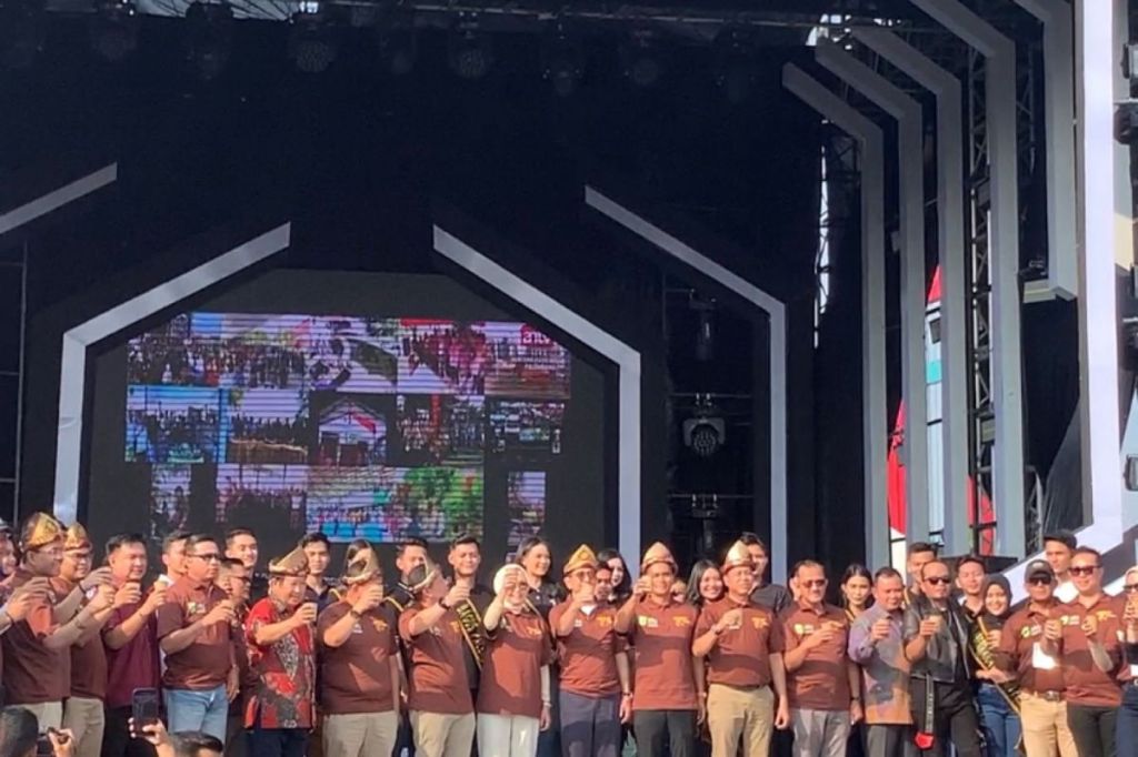 Gerakan minum kopi serentak pinggir sungai di Sumsel pecahkan rekor&nbsp;MURI